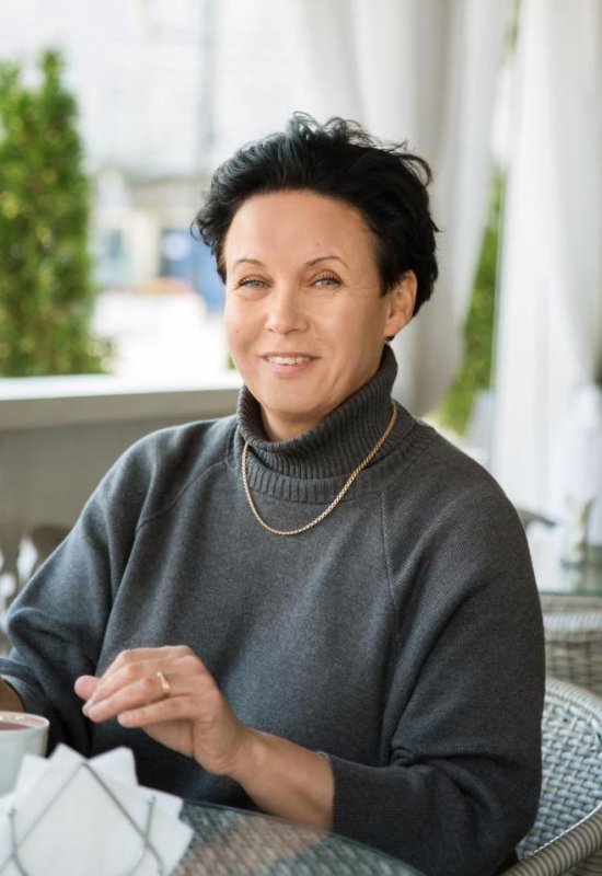 Anna • 55 • Russie
