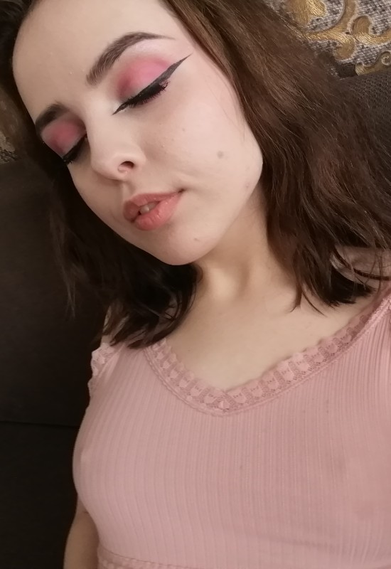 Anya • 24 • Russie