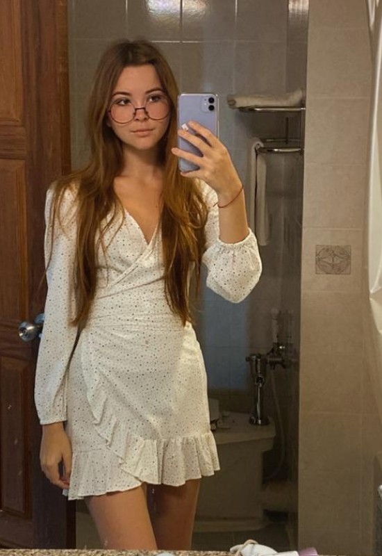 Daria • 22 • Russia