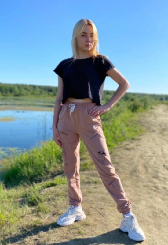 Julia • 23 • Russia