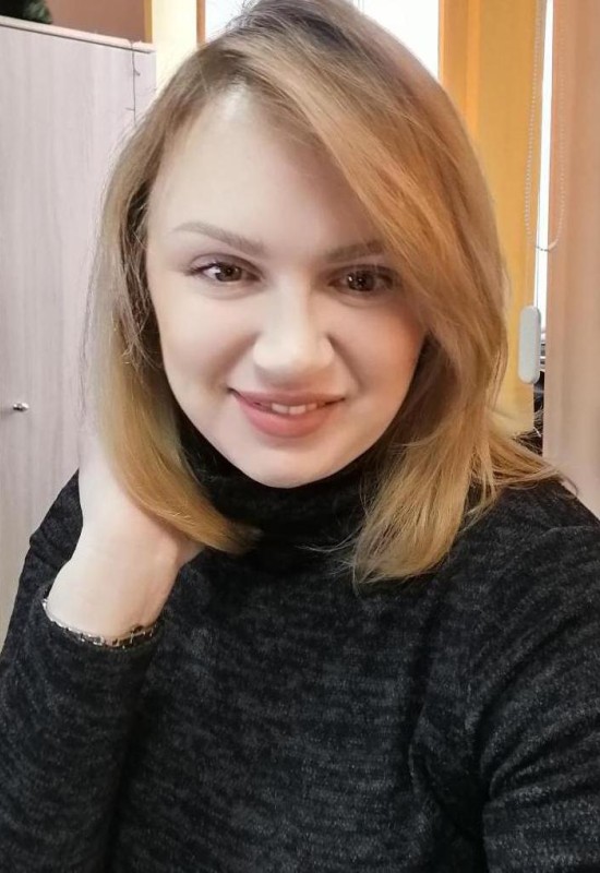 Elena • 42 • Білорусь