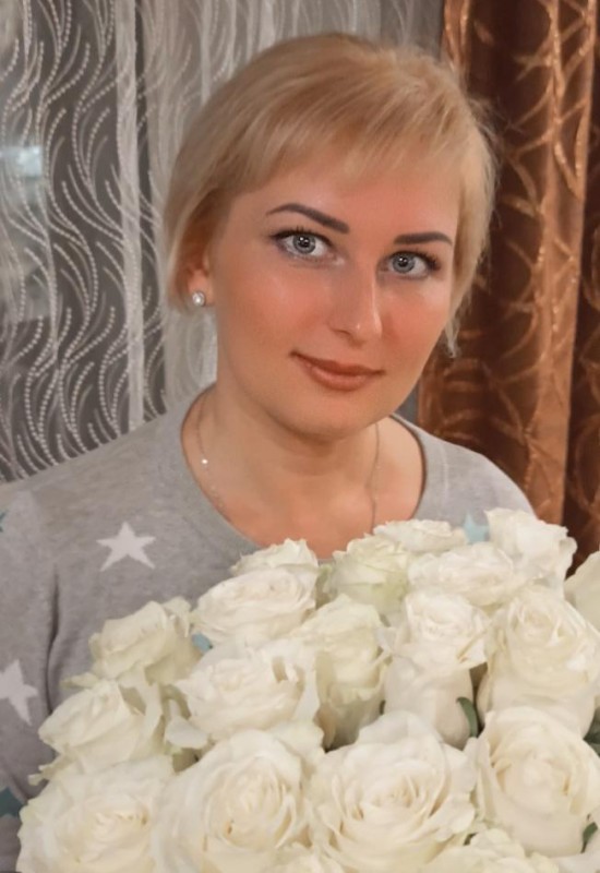 Anna • 42 • Russia