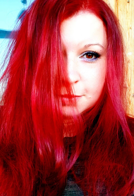 Yana • 35 • Russia