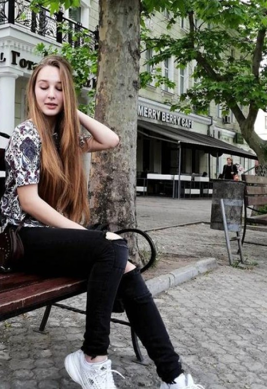 Irina • 25 • Ukraine 🇺🇦