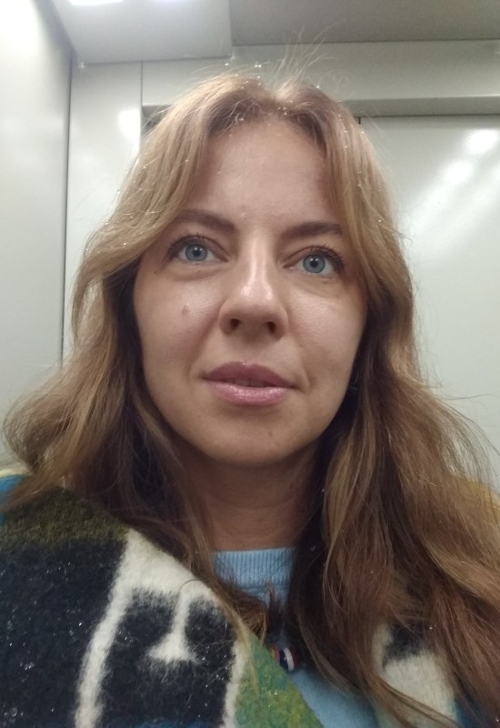 Yulia • 39 • Росія