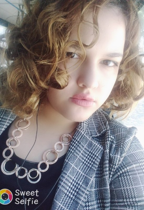 Malika • 24 • Azerbaïdjan