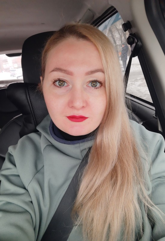 Eva • 43 • Russia