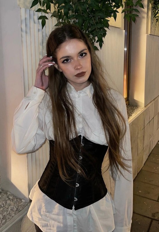 Angelina • 25 • Russie