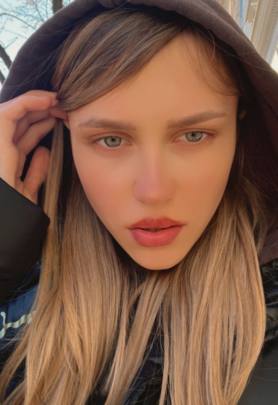 Nadin • 24 • Roumanie