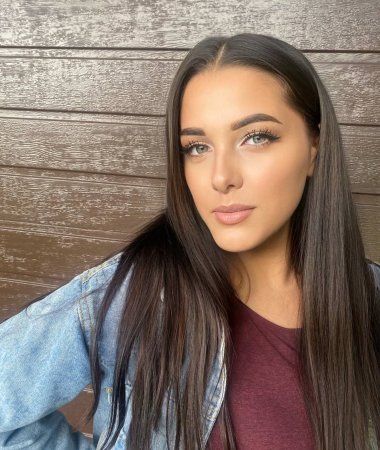 Sara, 24