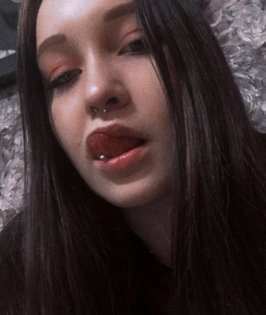 Alexandra, 23