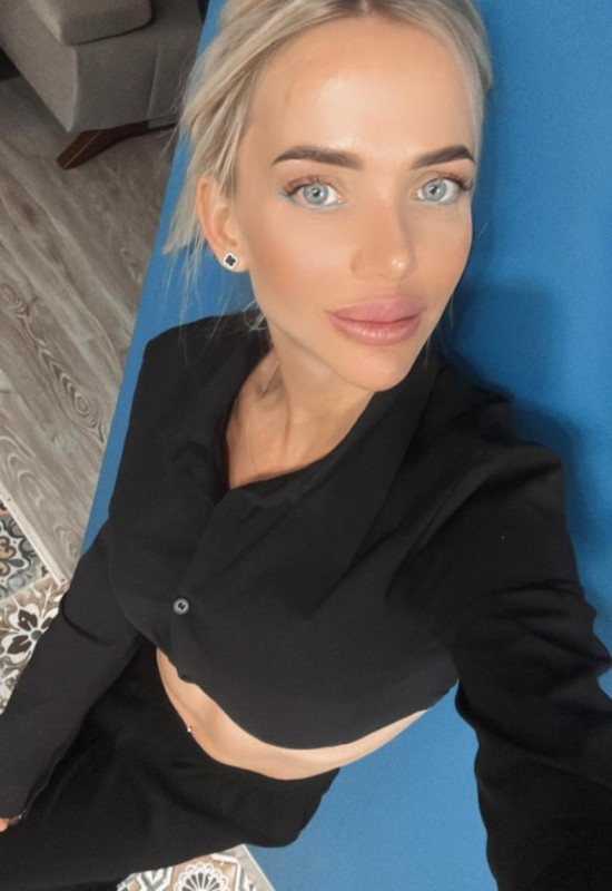 Julia • 39 • Russie