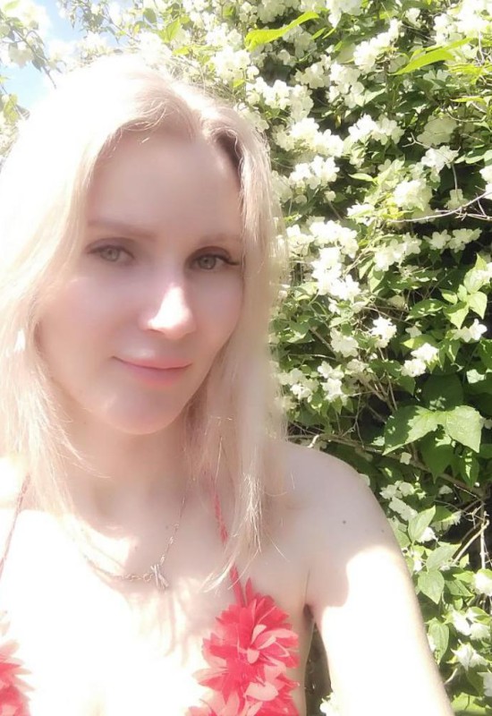 Victoria • 37 • Russia