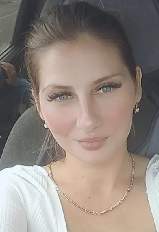 Victoria • 32 • Russia