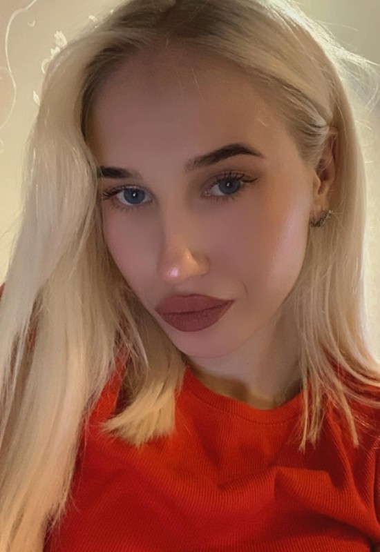 Nika • 23 • Russia