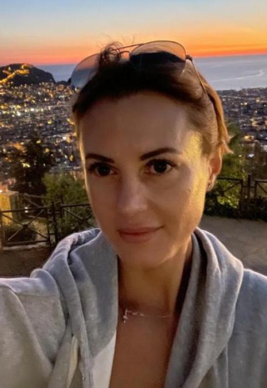 Oksana • 48 • Russie