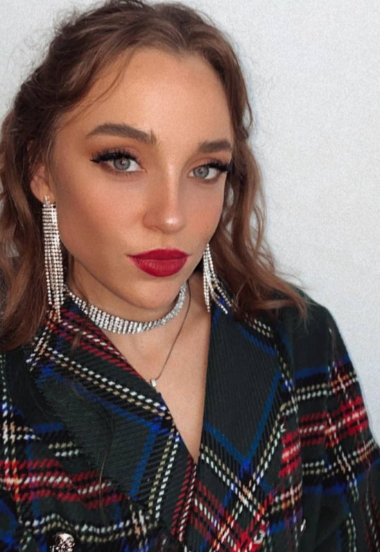 Anastasia • 24 • Ukraine 🇺🇦