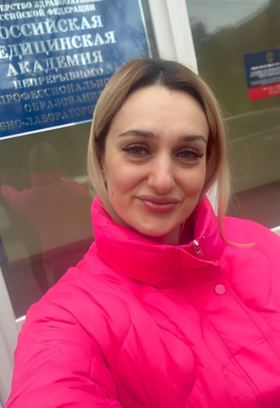 Yana • 38 • Ukraine