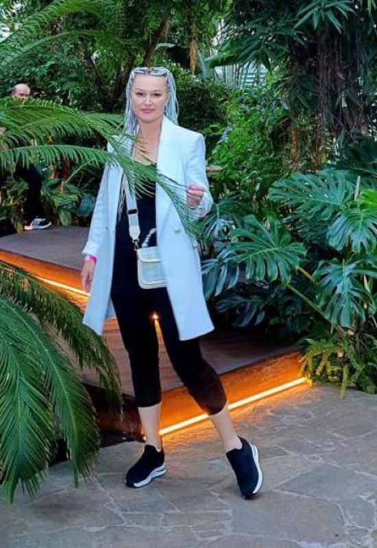 Roza • 46 • Pologne