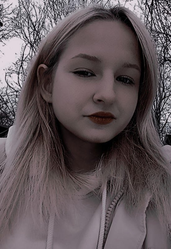 Elizabeta • 20 • Russia