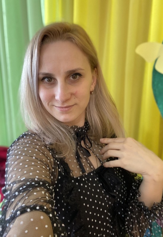 Yana • 38 • Україна