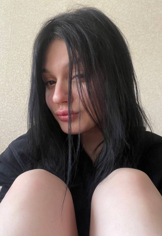 Alena • 22 • Росія