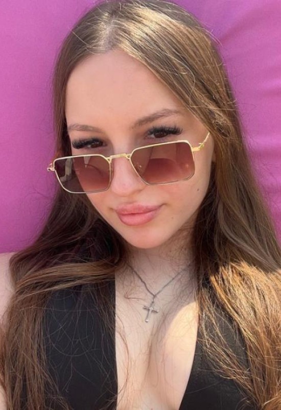 Svetlana • 23 • Ukraine