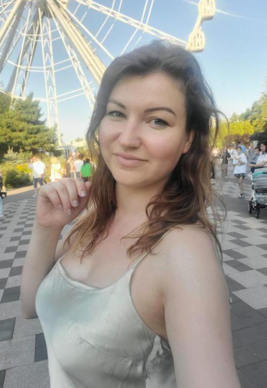 Anna • 36 • Russia