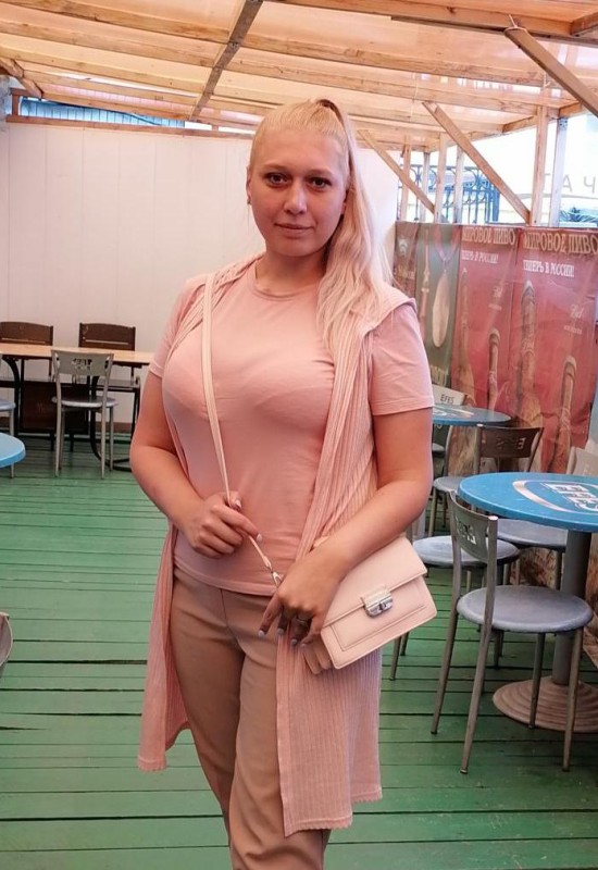 Irina • 32 • Russie