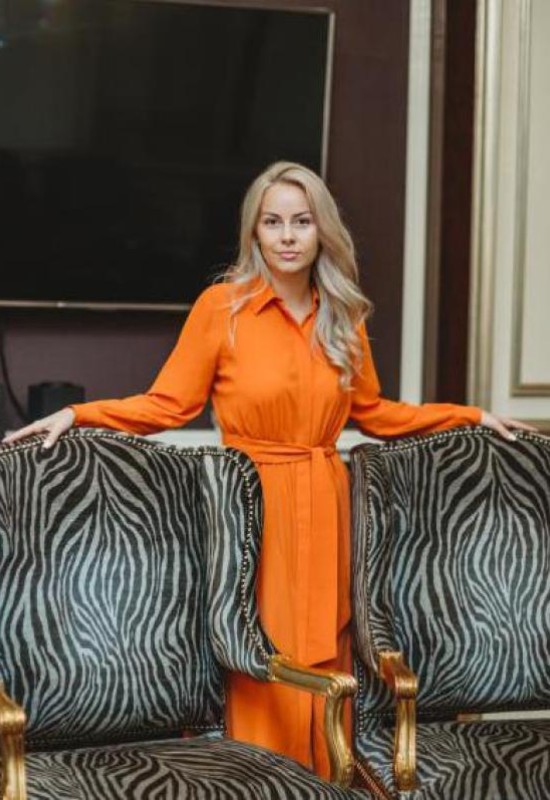 Olesia • 35 • Russia