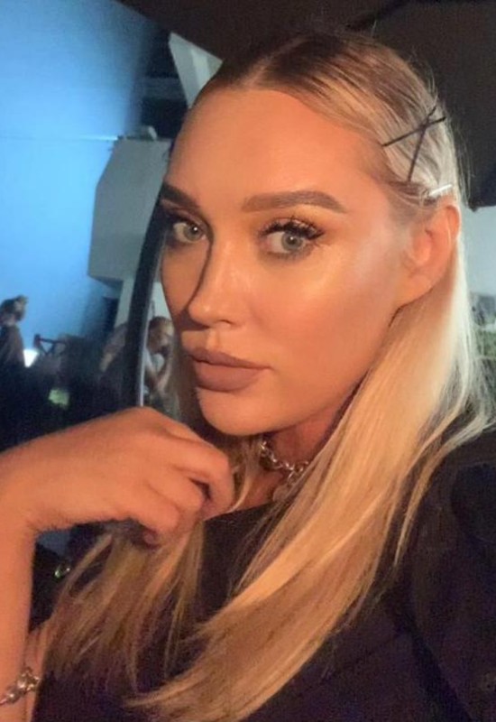 Alena • 40 • Russia