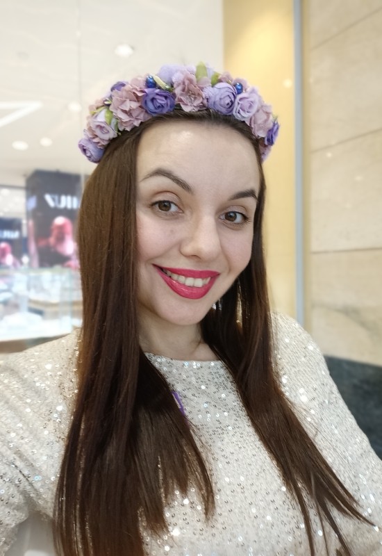 Victoria • 32 • Russia