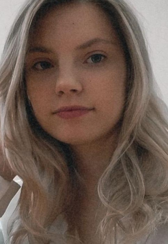 Elizabeth • 20 • Russia