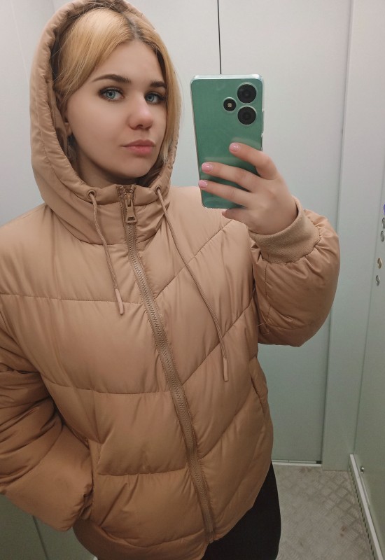 Anna • 25 • Russia