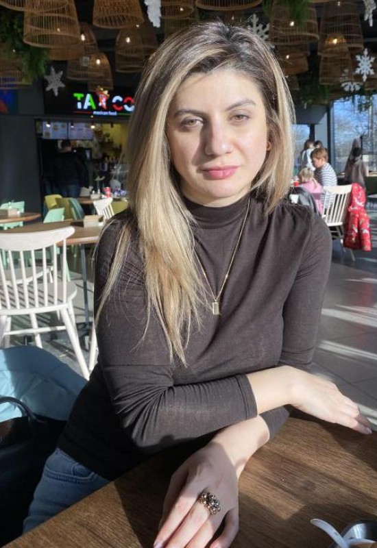 Lina • 39 • Russia