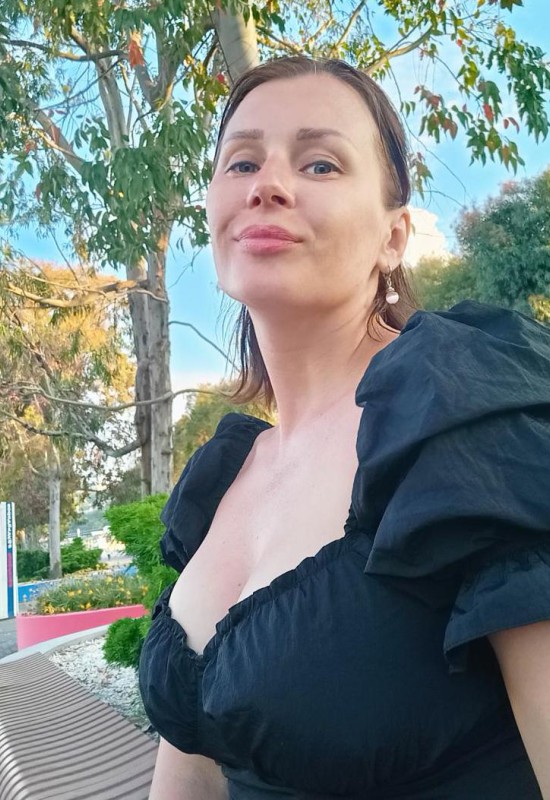 Anna • 44 • Россия