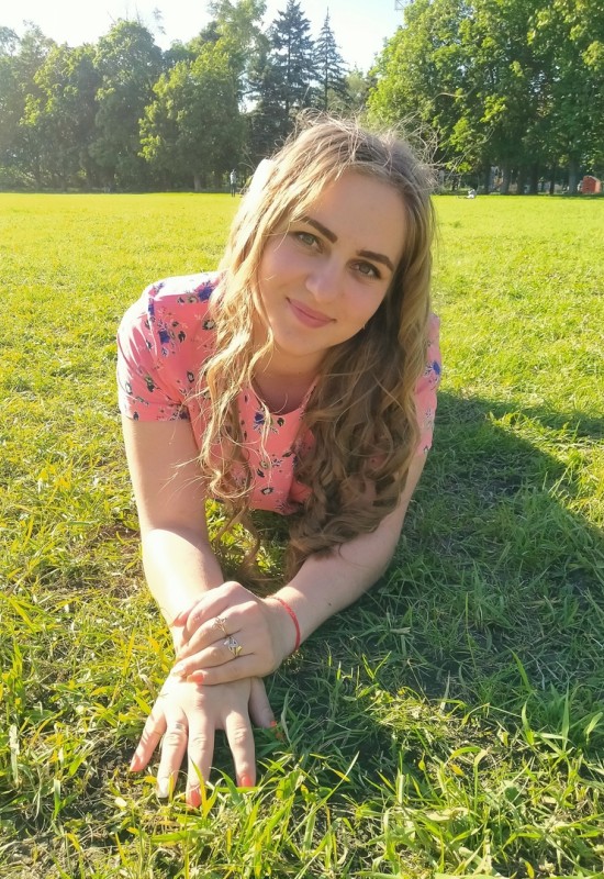 Yana • 38 • Ukraine