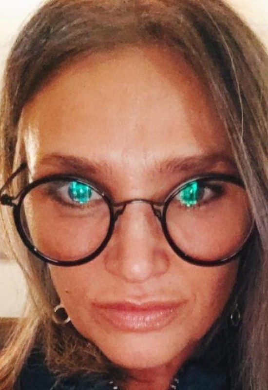 Julia • 39 • Russia