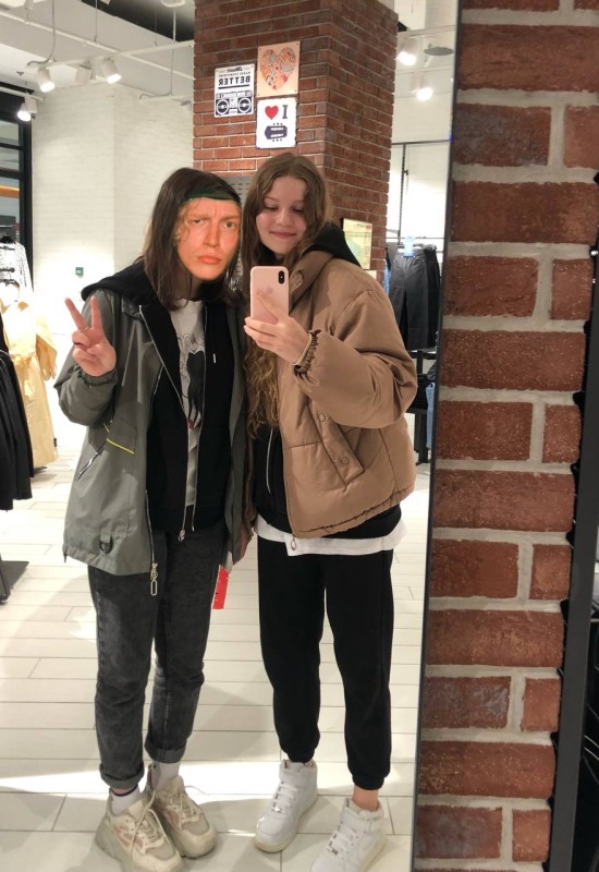 Anya • 23 • Russie