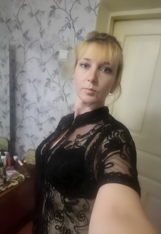 Tanya • 39 • Ukraine