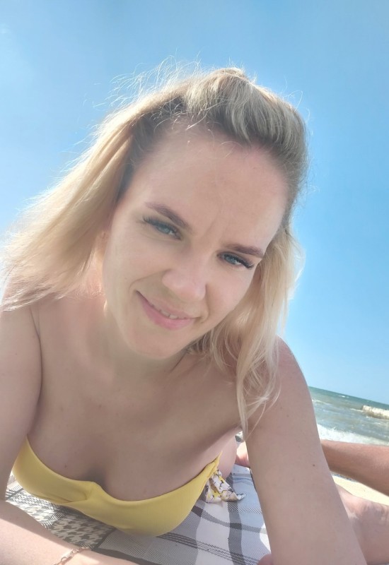 Yana • 39 • Украина