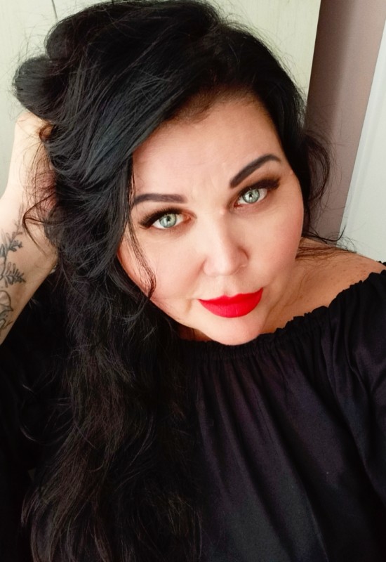 Tanya • 49 • France