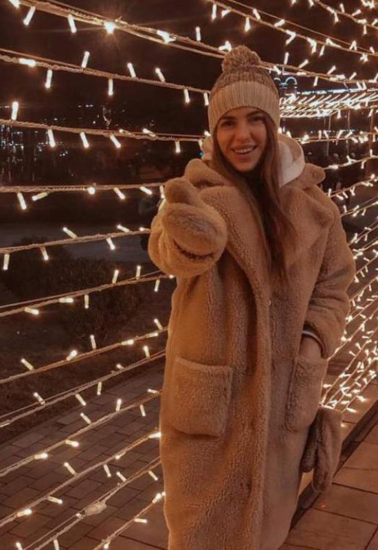 Olya • 39 • Latvia