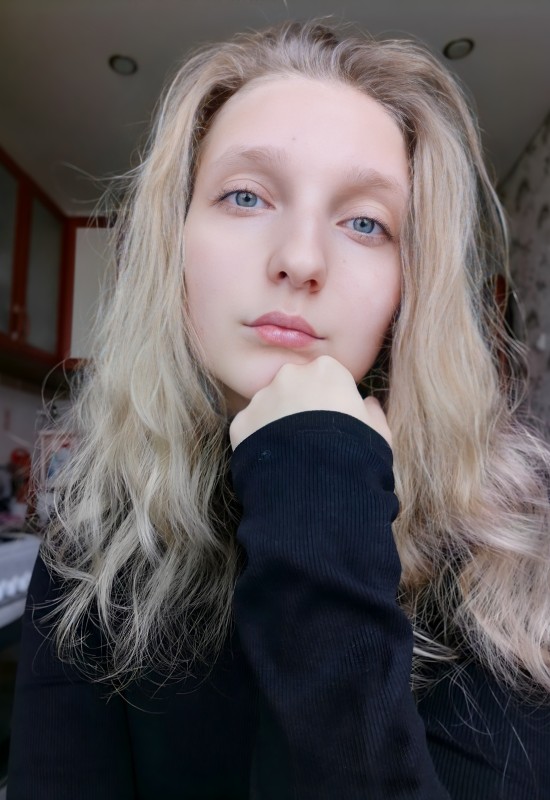 Olessia • 22 • Russia