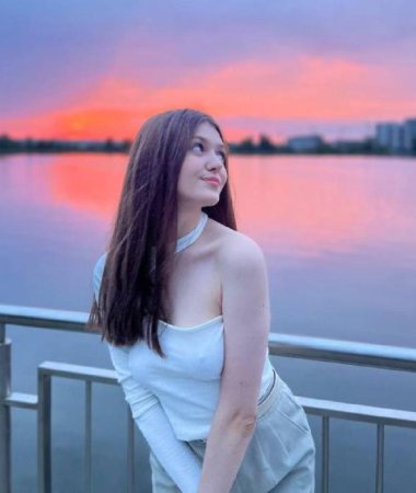 Anna, 23