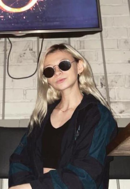 Lina • 27 • Russia