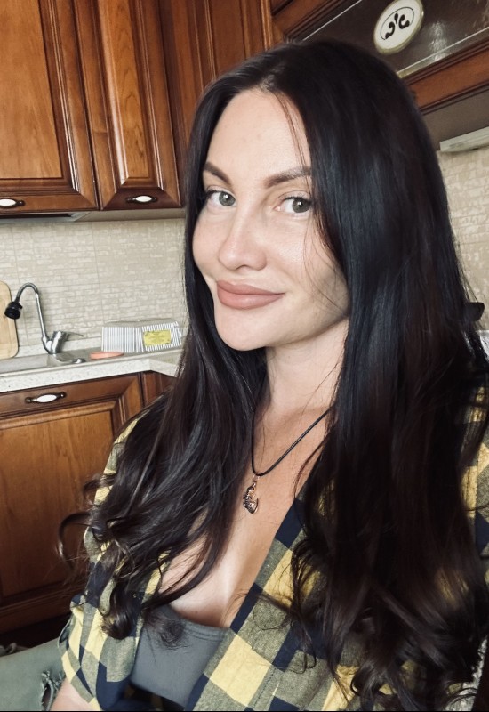 Irina • 39 • Russia