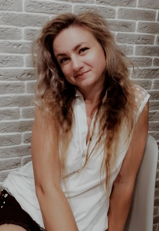 Elena • 39 • Білорусь