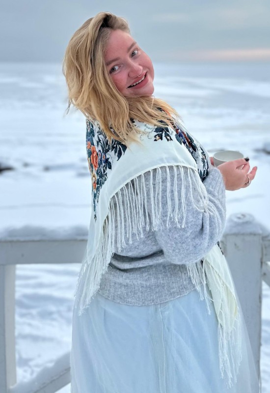 Polina • 36 • France