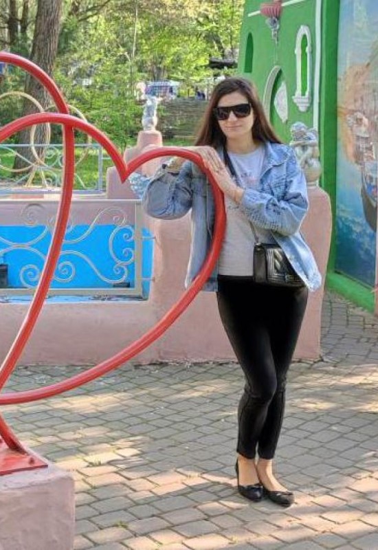 Julia • 32 • Russia